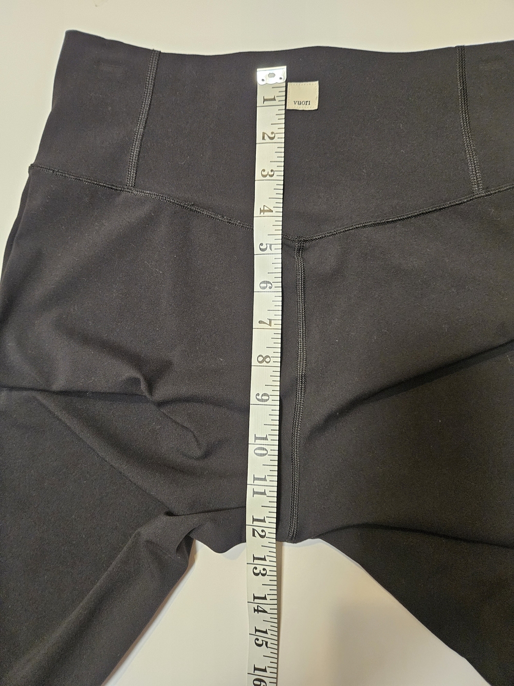 Vuori Ultra High Rise Flare Leggings Black Size M 31 Slimming Buttery Soft Yoga - Picture 11 of 16